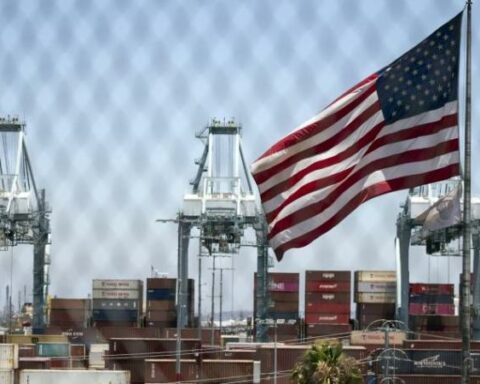 The scenarios of a possible recession in the United States during 2023