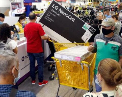 The sectors that boosted industry and commerce in October