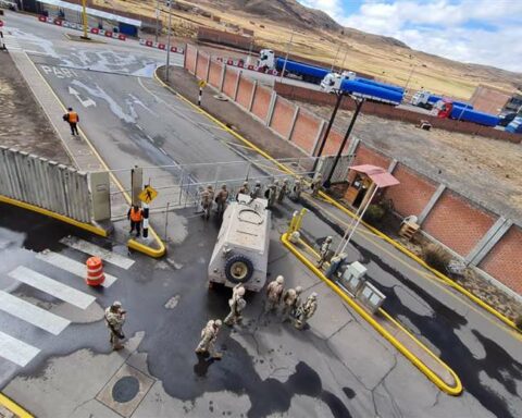 There are Bolivians stranded by the crisis in Peru and millions in export losses