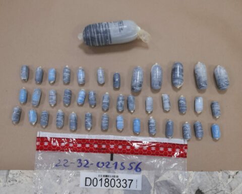 Detienen en el AILA mujer con droga en sus partes íntimas y el estómago