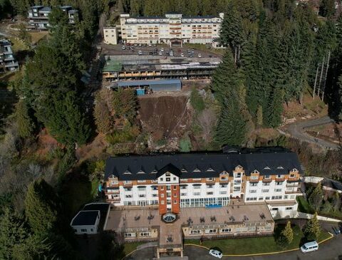 They charge a businessman and architect of the hotel in Bariloche where three Uruguayans died