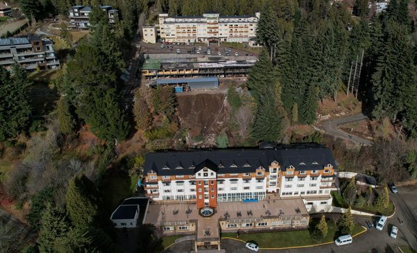They charge a businessman and architect of the hotel in Bariloche where three Uruguayans died