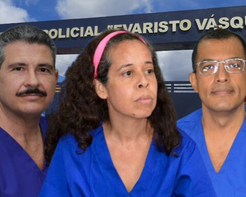 They demand calls for political prisoners with family in exile