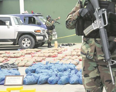 They link the narco killed with the FARC and the Government sees family clans