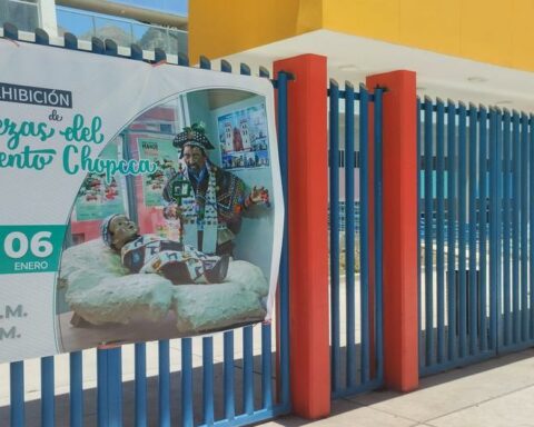 They show damage to the birth exhibited in the Vatican and the exhibition in Huancavelica appears closed