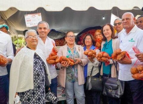 Así fue la Feria Navidad del Cambio con el Inespre en Santiago