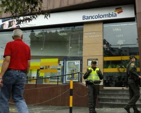 This will be the hours at Bancolombia branches in December