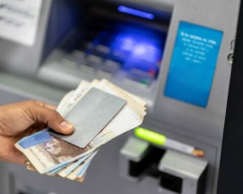 Tips to plan expenses and prevent fraud during December