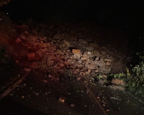 Total closure of the Pacho - Zipaquirá road due to a landslide