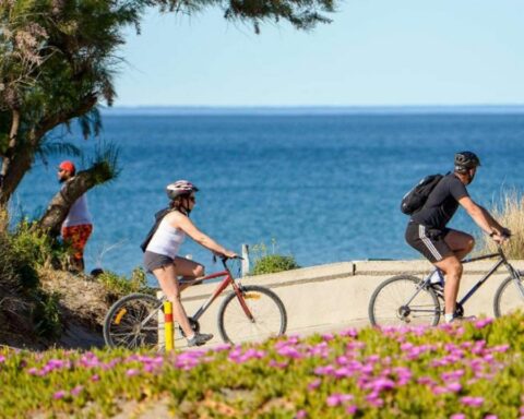 Tourist destinations add special activities on the long weekend