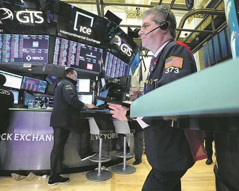 Traditional investor, with few offers in the national stock market