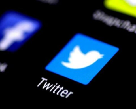 Twitter will auction items to raise funds