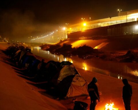 US congressmen ask Biden to extend the immediate border expulsion