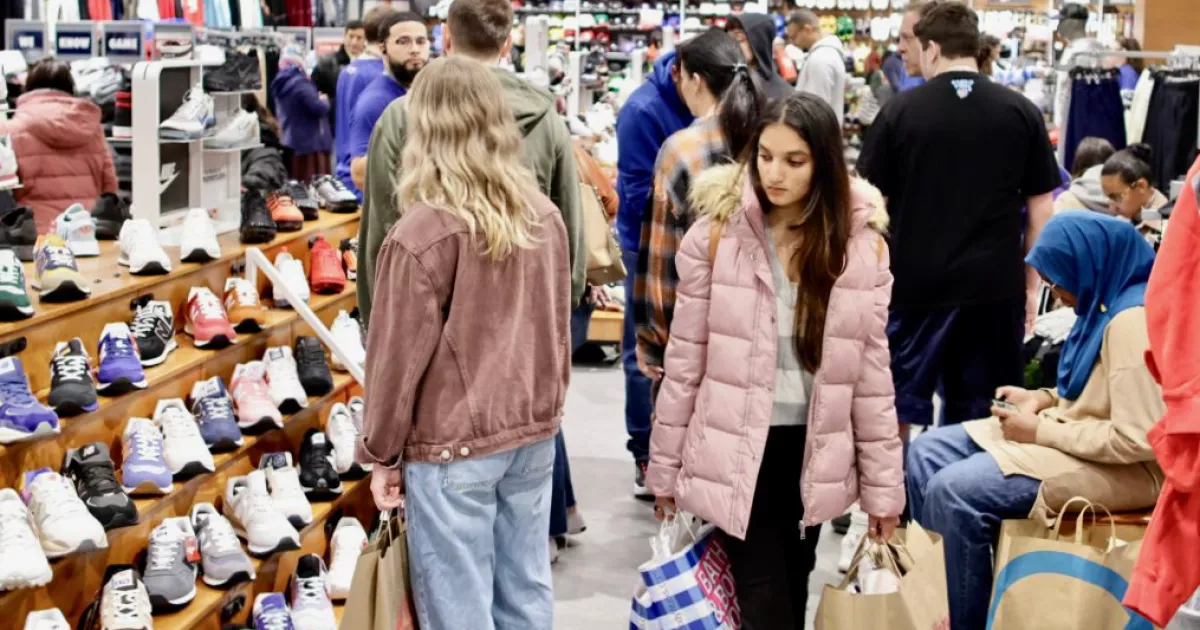 US consumer confidence rebounds in December
