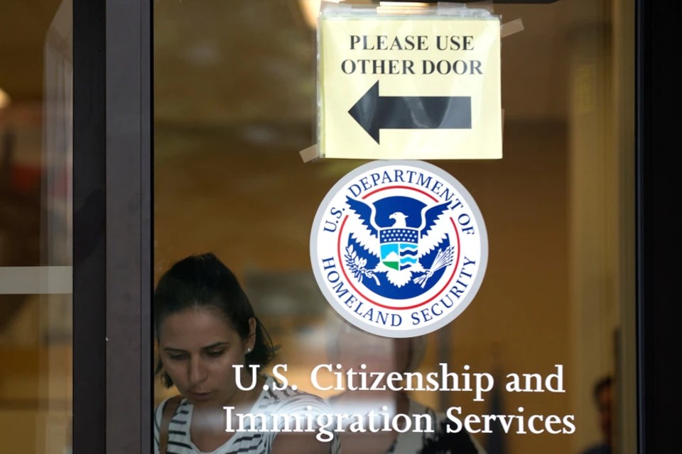 US grants citizenship to record number of immigrants