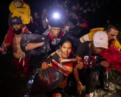 US immigration accidentally reveals identity of Cubans who have requested political asylum