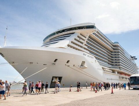 Uruguay received the largest cruise ship in its history: what is it like?