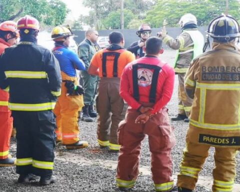 Uruguayan firefighters attend regional training for hybrid and electric vehicles