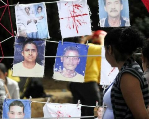 Victims of the conflict receive 329 assets seized from paramilitaries