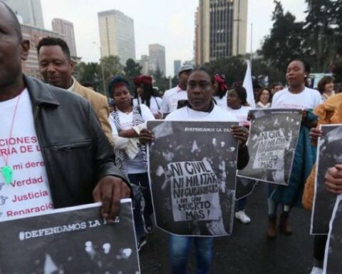 Victims receive 10 million dollars in assets from paramilitaries