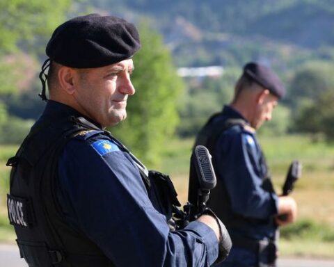 Weekend of tensions in northern Kosovo over Serb barricades