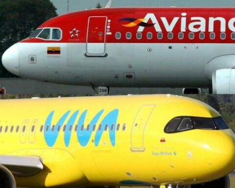 What are Avianca and Viva exposed to due to the SIC investigation