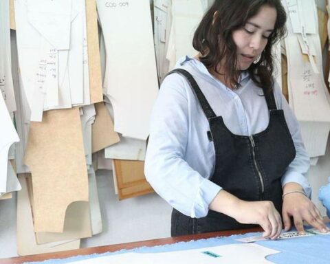 What textile yarns are ideal to start a first textile venture?