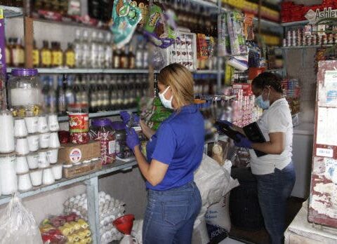 Lo que harán las autoridades para evitar venta de alcohol adulterado en festividades navideñas