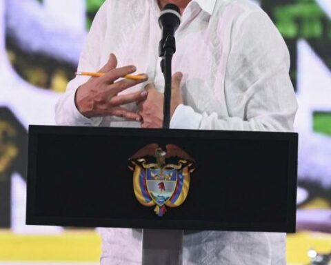 Where will the resources for the purchase of FAC planes come from?