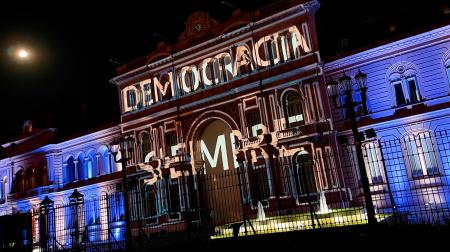 With a videomapping on Casa Rosada, the Government commemorates 39 years of democracy