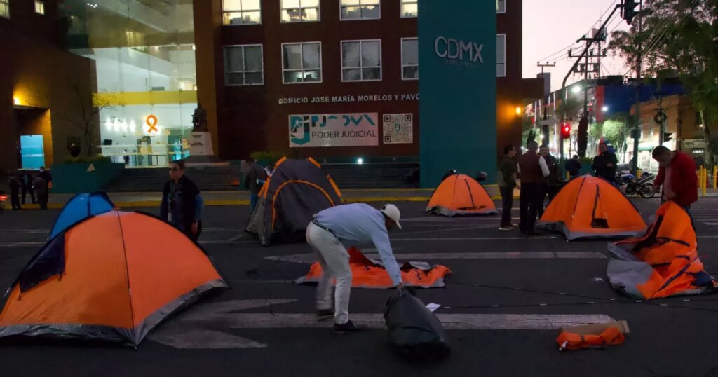 Workers of the Judiciary of CDMX carry out blockades due to lack of payments