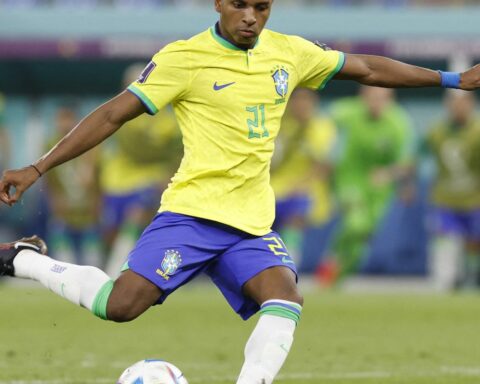 World Cup: Brazil faces Cameroon trying to maintain 100% record