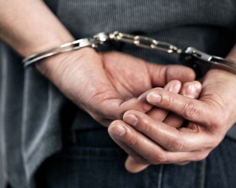 Apresan joven con 77 porciones de presunta marihuana, cocaína y crack