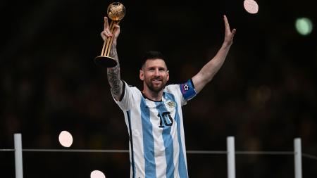 "I want to continue living a few more games as world champion"Messi said