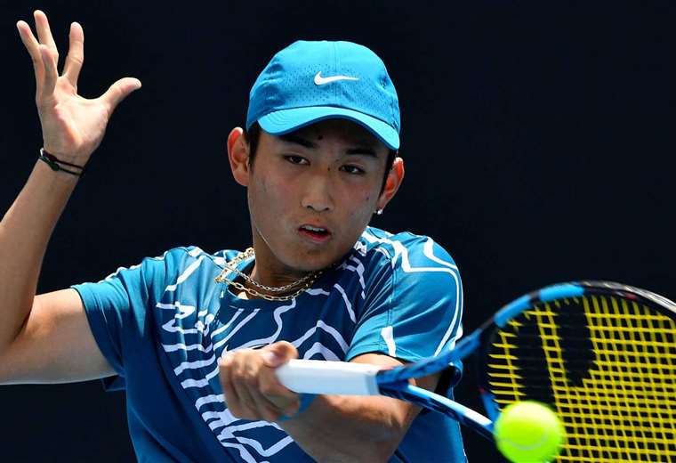 A Chinese tennis player wins for the first time at the Australian Open