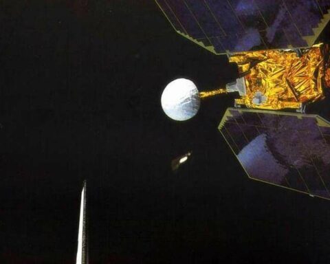 Abandoned NASA satellite crashes into Earth