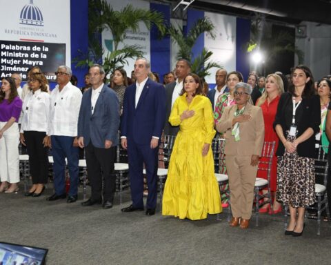 Abinader raises the need to create decent jobs for women