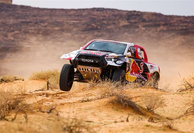Al-Attiyah wins the fifth stage of the Dakar, Carlos Sainz was second