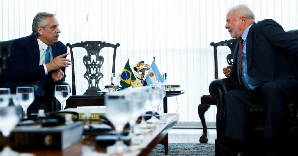 Alberto Fernández meets with Lula and celebrates "return of Brazil"  international scene