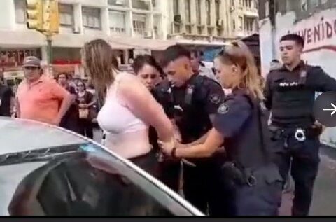 Although she is still detained, Romina Celeste continues to tweet from her cell.  The Ministry investigates