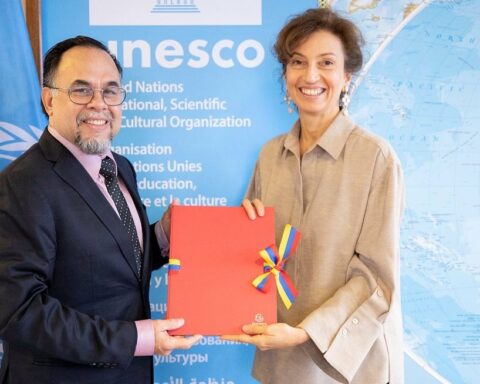 Ambassador of Venezuela to UNESCO presents credentials