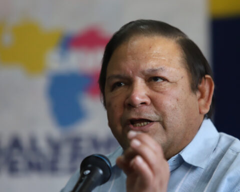 Andrés Velásquez denounced that the "whim" of the government seeks to avoid its political acts