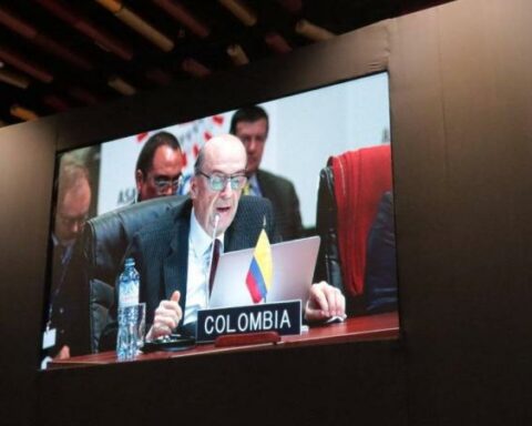 Announcement of mass layoffs generates tension in the Foreign Ministry