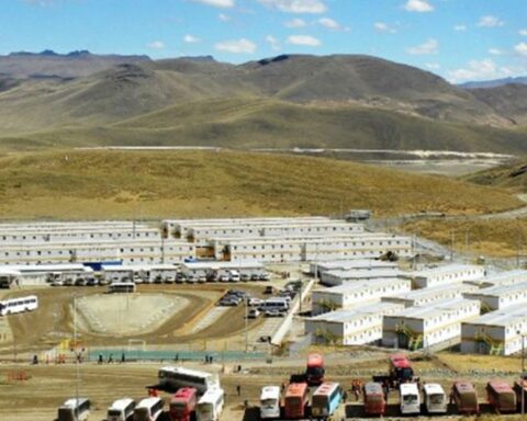 Antapaccay operates with only 38% of its workforce due to blockades