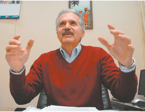 Antelo points out that Santa Cruz assumes the national political leadership and that the civic strategy is good