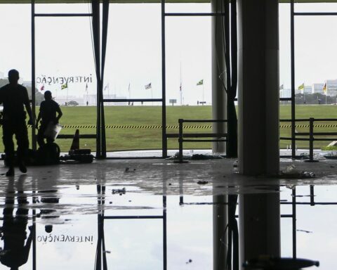 Anti-democratic acts: PF arrests firefighter and activist in RJ