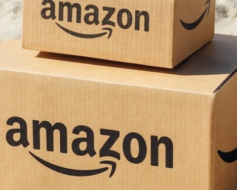 Are Amazon in Uruguay and other companies affected by layoffs in the global industry?