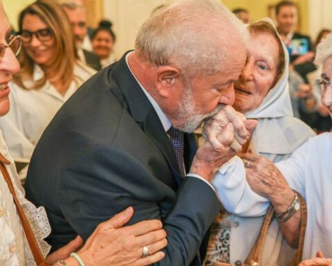 Argentina: Lula meets Mothers and Grandmothers of Plaza de Mayo