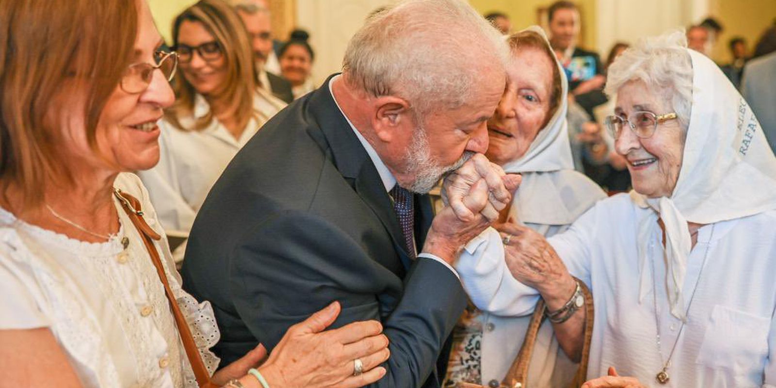 Argentina: Lula meets Mothers and Grandmothers of Plaza de Mayo