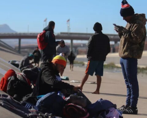 Arrests of migrants at the US-Mexico border drop in early January